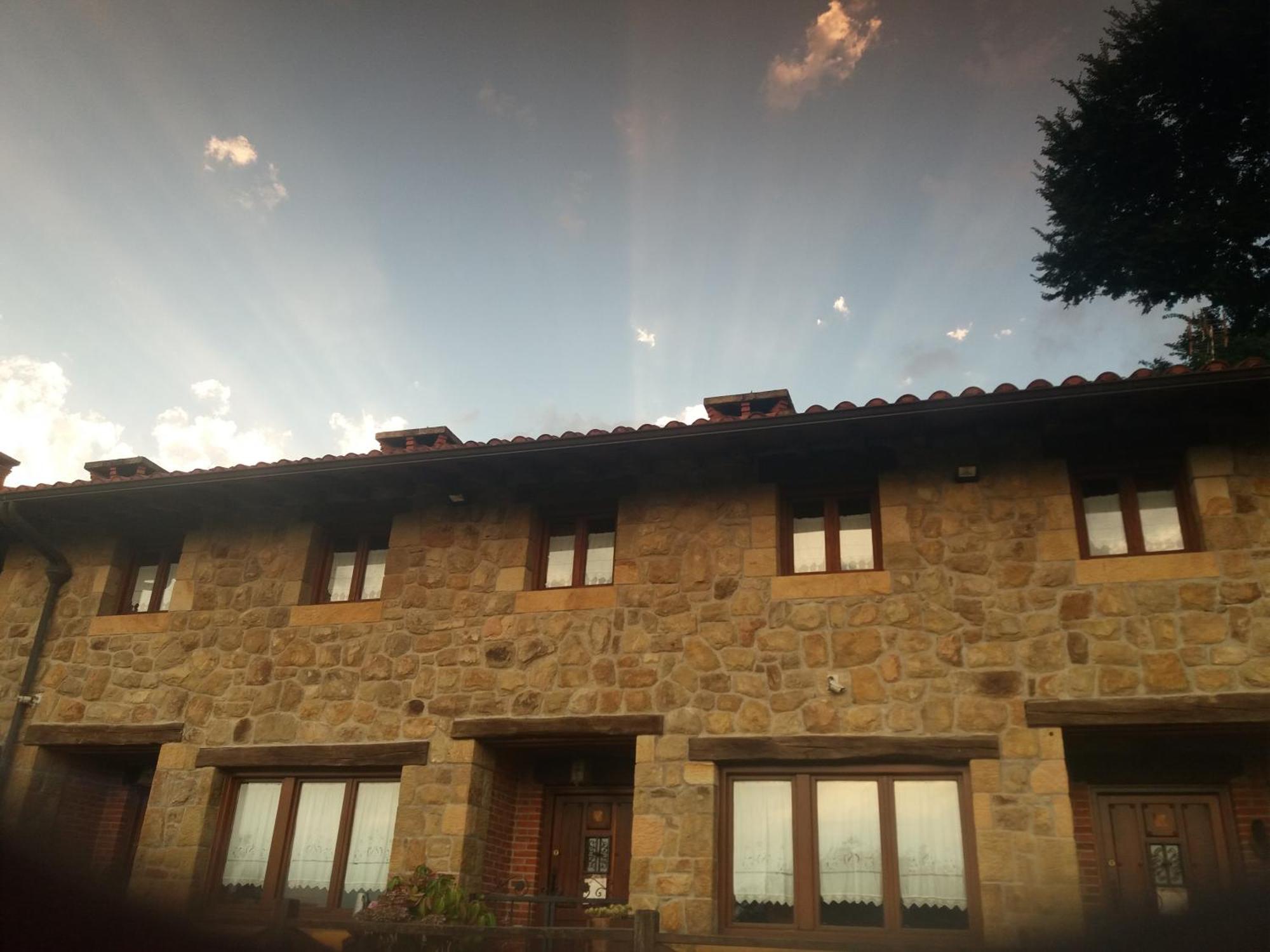 Fuente De Gueelo Guest House San Bartolomé de Meruelo Exterior photo
