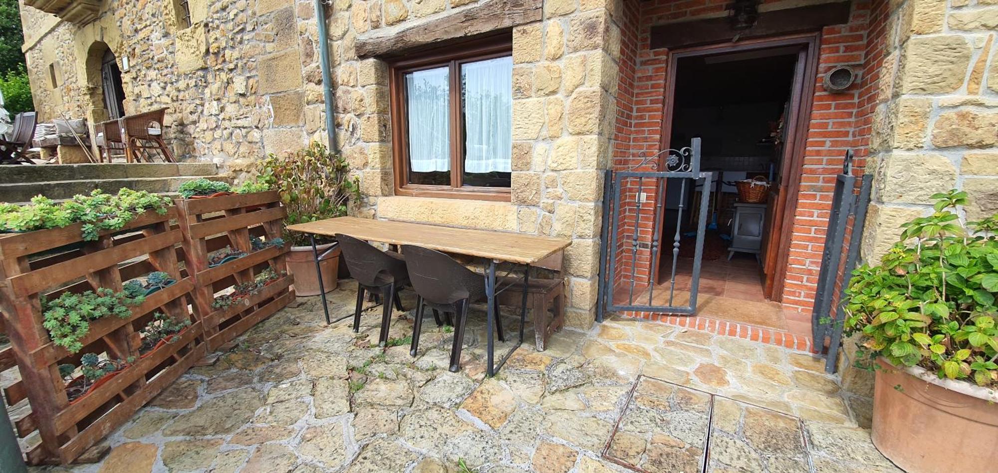 Fuente De Gueelo Guest House San Bartolomé de Meruelo Exterior photo