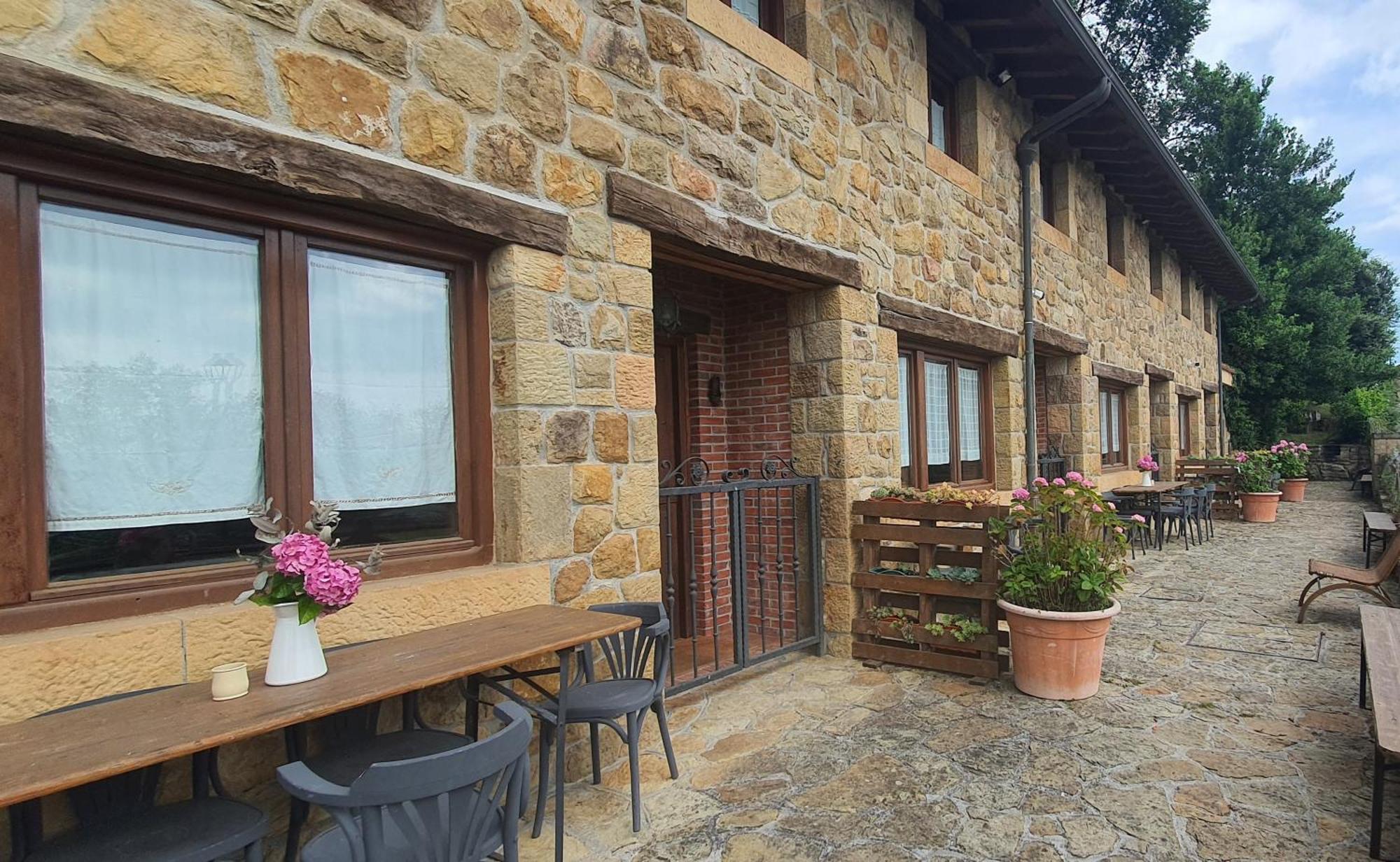 Fuente De Gueelo Guest House San Bartolomé de Meruelo Exterior photo