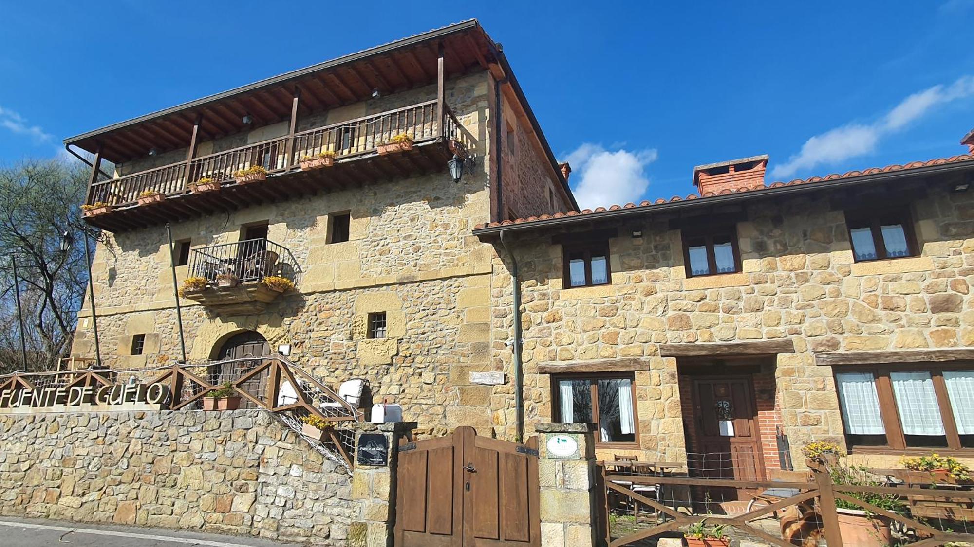 Fuente De Gueelo Guest House San Bartolomé de Meruelo Exterior photo